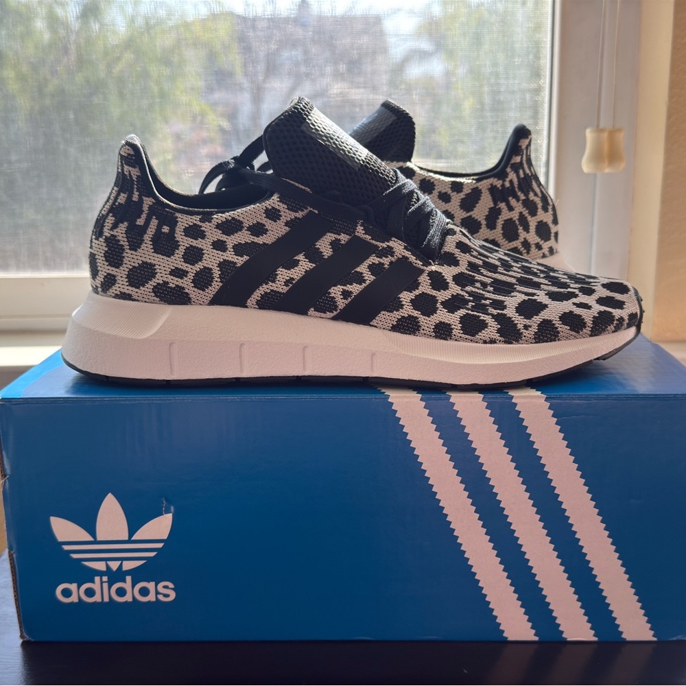 Womens Adidas Swift Run size 10 Sneakers